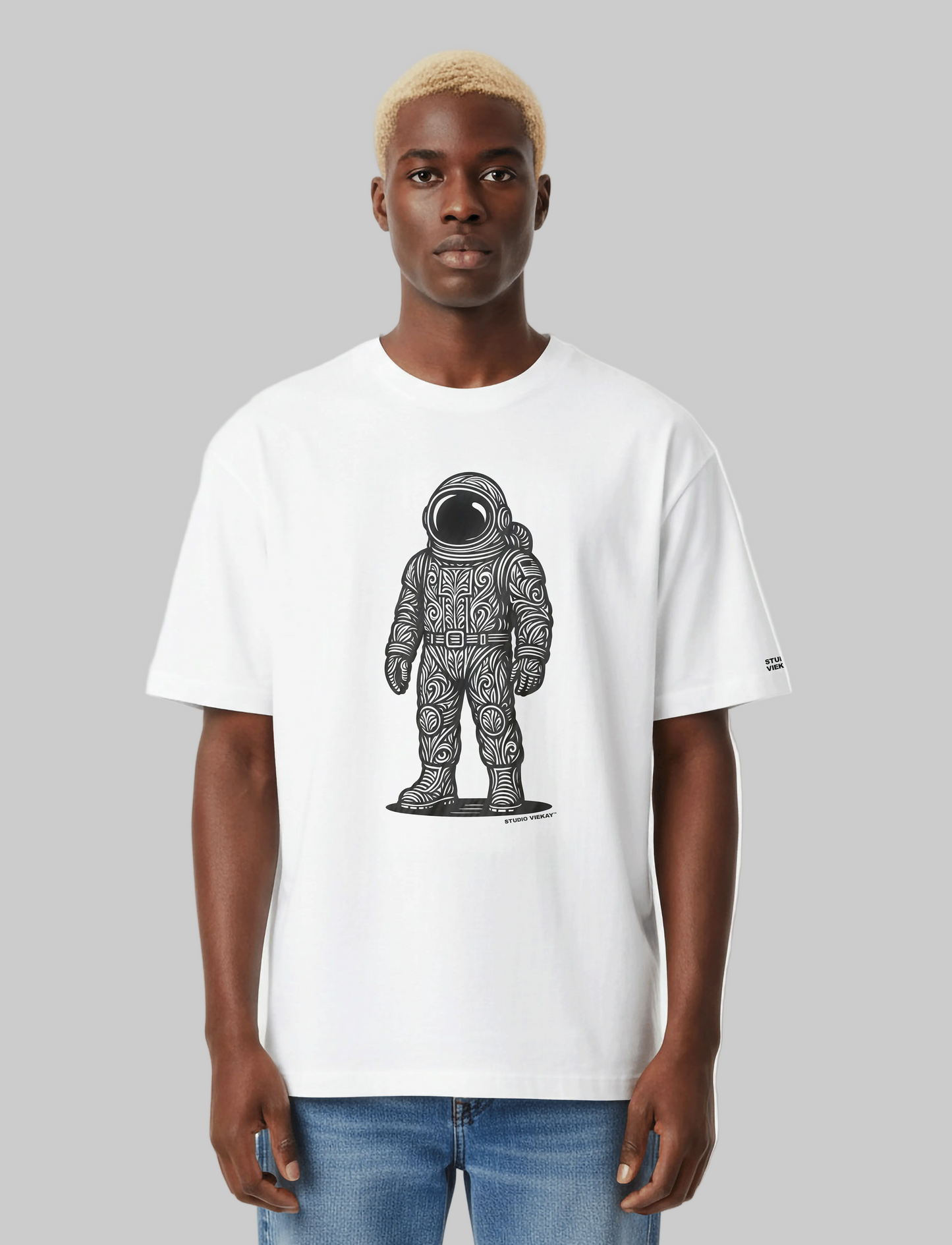 Model wearing Studio Viekay Astronaut Engraved Art Box Tee with carved astronaut artwork