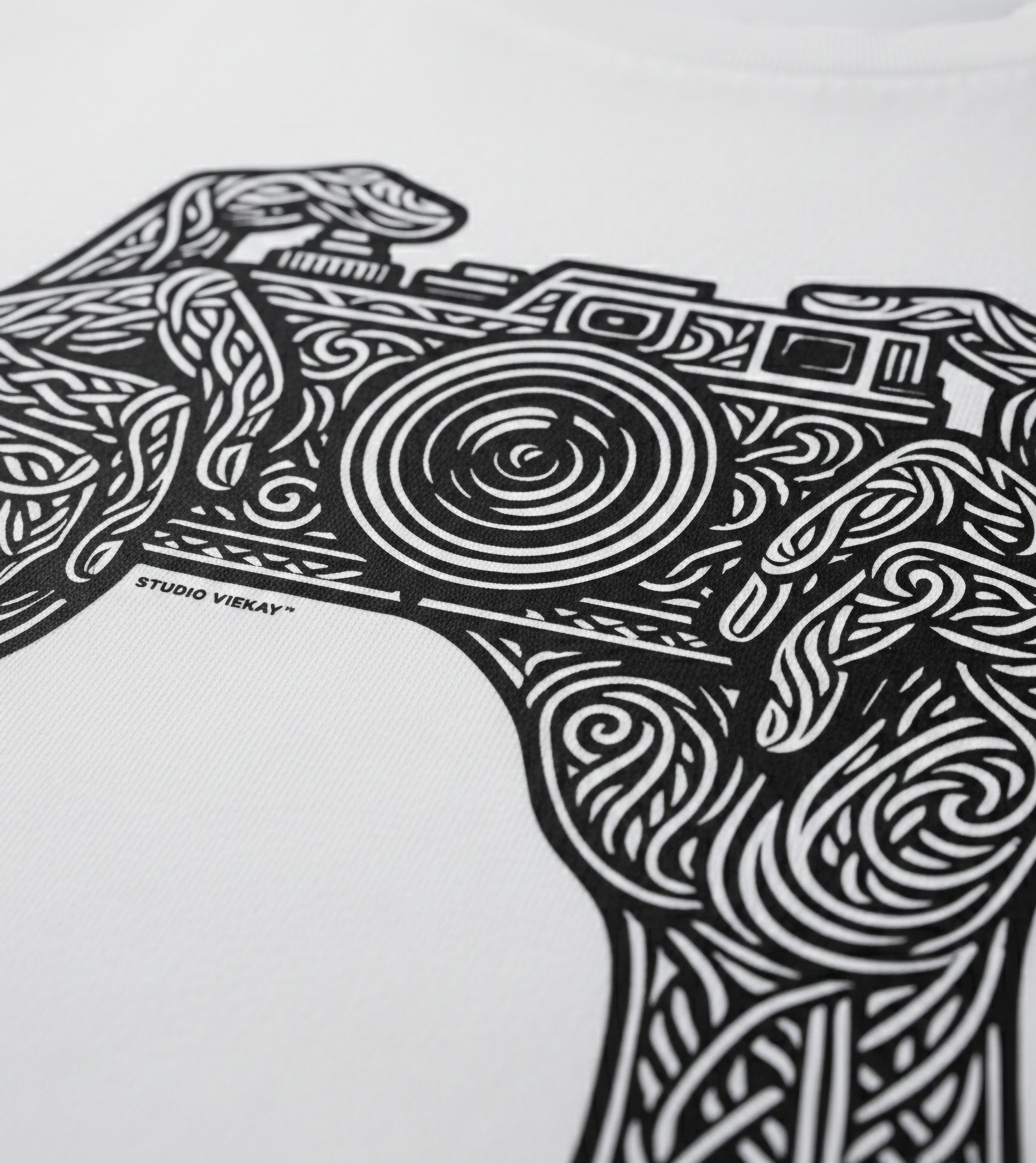 Black and white graphic design of a camera with intricate patterns on a white background, featuring the Studio Vieckay logo.